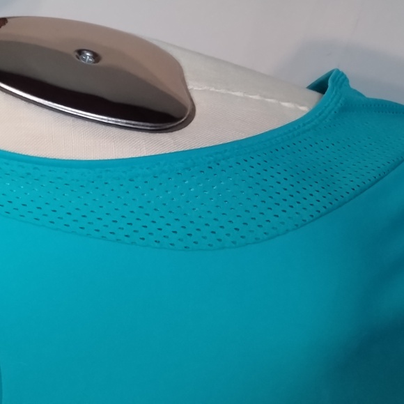 ST T NIKE Running Dri-Fit Racerback Mesh Tank Top- Athletic Comfort on the Run! - Picture 3 of 11